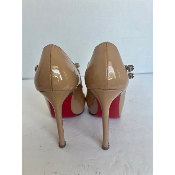 Elegant Nude Peep-Toe Heels - Picture 7 of 11